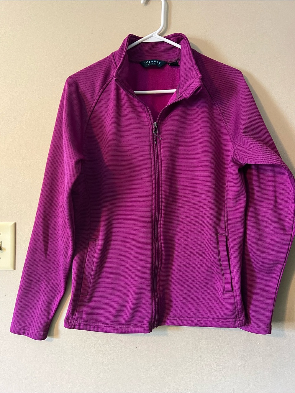 Iceburg sz M outerwear zip up jacket in a magenta shade. Front slip pockets